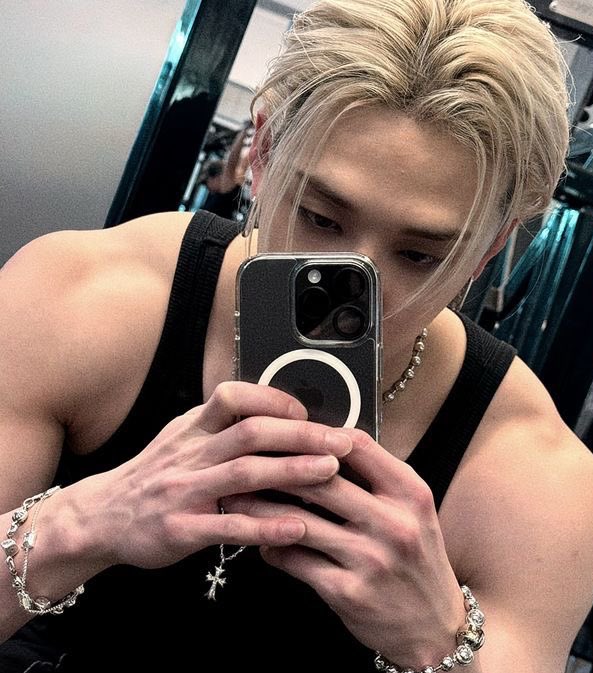 Bru chan’s gf 𝐒𝐞𝐞𝐢𝐧𝐠 𝐒𝐤𝐳 ♱ tweet media
