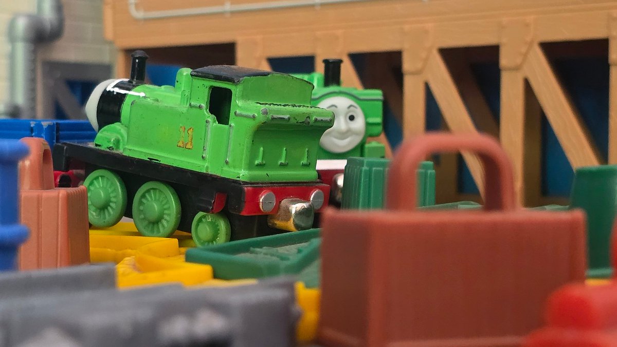 Stupid engine fell on the turntable