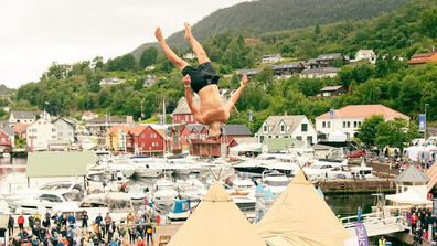 „Несигурността може да ме погуби или осакати”: Говори световният рекордьор по death diving ->nova.bg/news/view/2026…