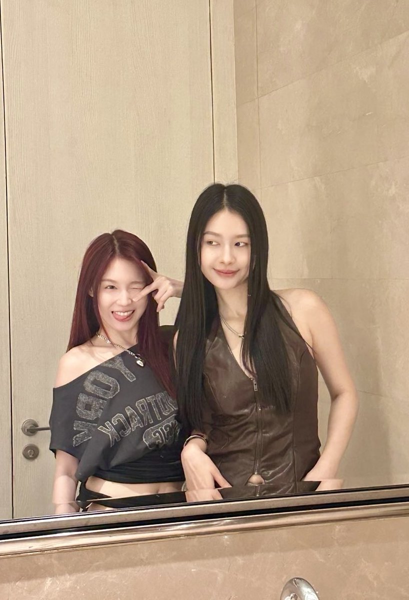 shashasidepiece's tweet image. the baddest the hottest couple around