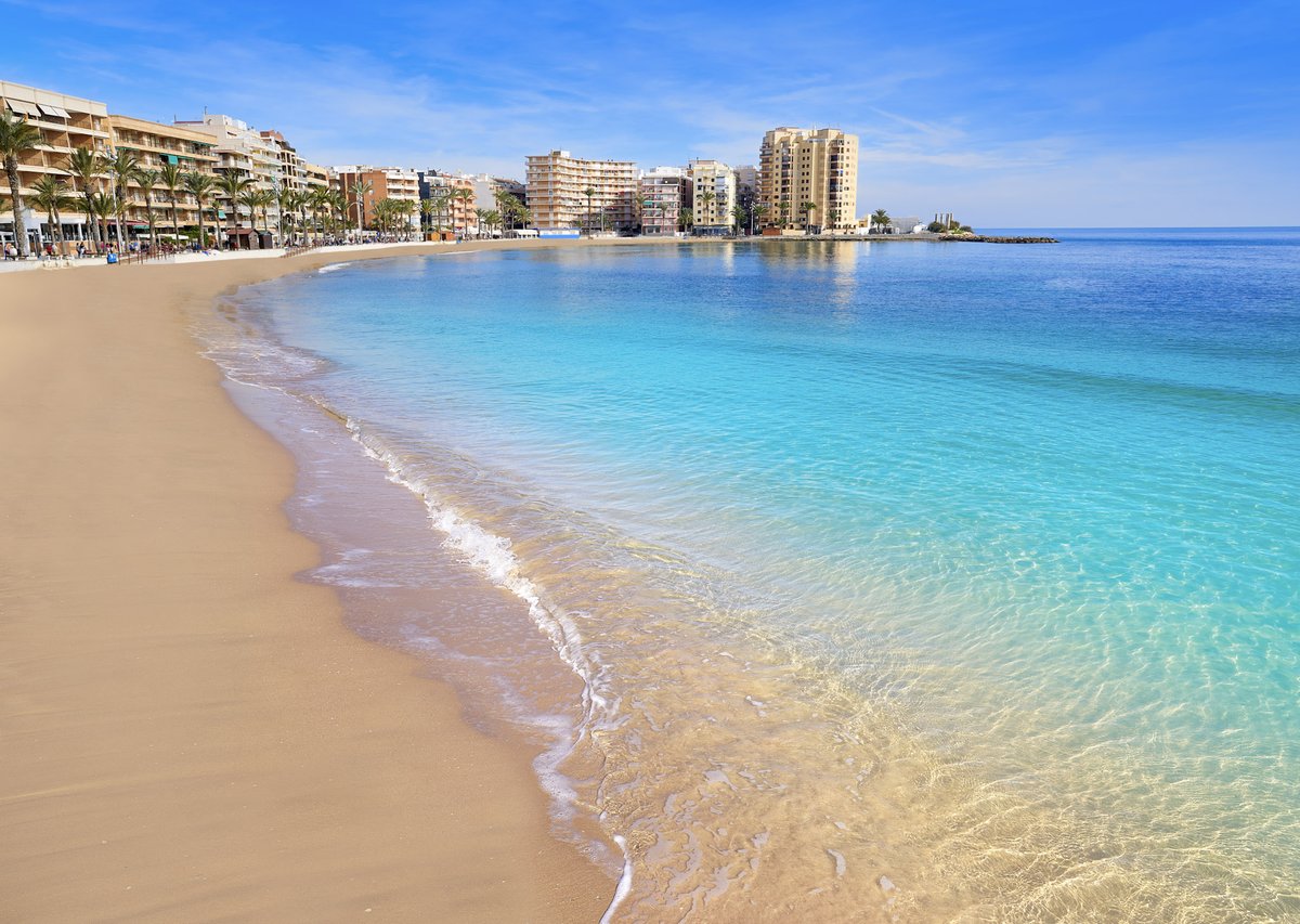 YourDreamHomeEs's tweet image. Wondering what €200 000 buys you on the Costa Blanca South in 2026?🌞

From comfy 2-bed apartments near the beach to townhouses inland, explore the possibilities here → yourdreamhome.es/2026/02/19/wha…

#CostaBlanca #SpainProperty #HomeBuyers #Blog