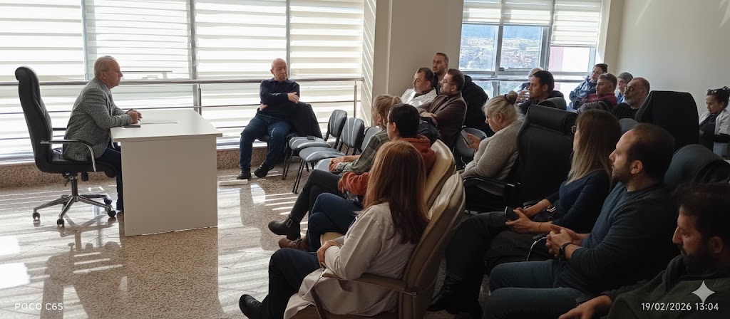 Başhekimimiz Dr. İsa Kaya, uzman hekimlerimizle verimlilik toplantısında bir araya geldi. 
Toplantıda; poliklinik hizmetlerinin kalitesini artırma ve Acil Servis konsültasyon sistemi üzerine fikir alışverişinde bulunuldu. Halkımıza en iyi sağlık hizmetini sunmak için çalışıyoruz.