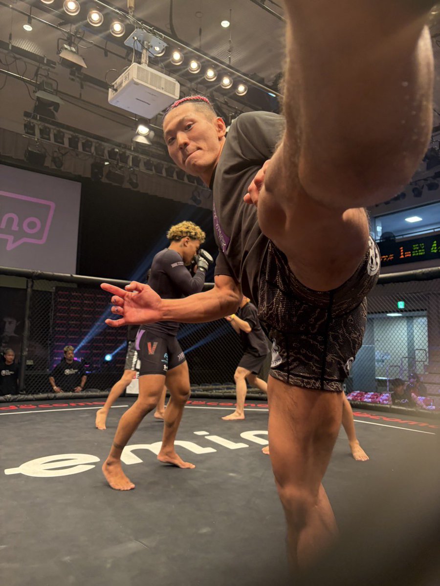 ryomameta's tweet photo. 暴力左ミドルはNOTボーナスに終わりました！
暴力柔術の次戦にご期待ください🥋
#Lemino修斗 https://t.co/9PSR4wxpMS