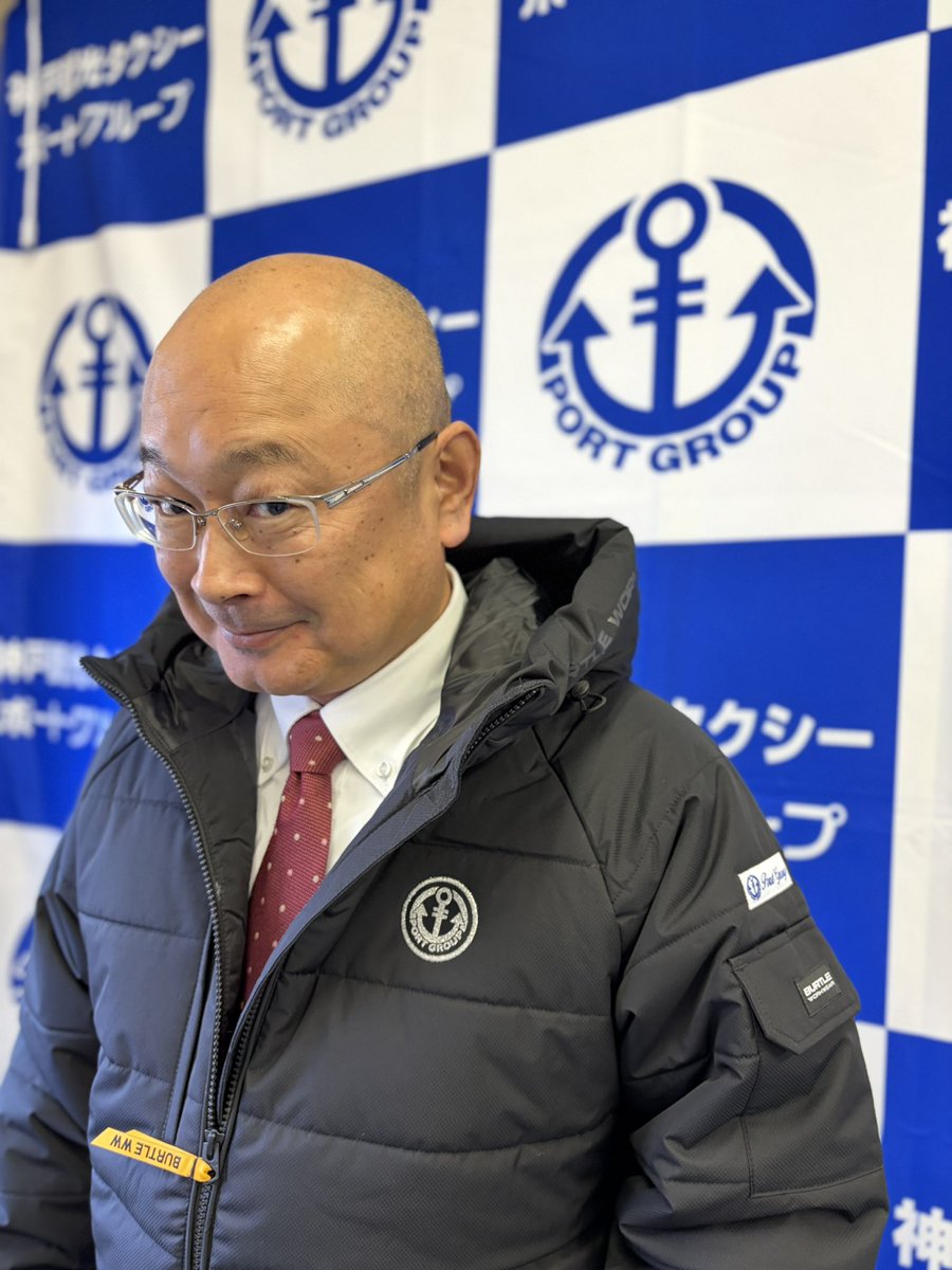 ポートオリジナルアウター完成！（してました）
インスタリール動画もあげたので
ぜひ見てください😊

💙🚕⚓️

なんか企んでる表情の曽我さん（かわいい）