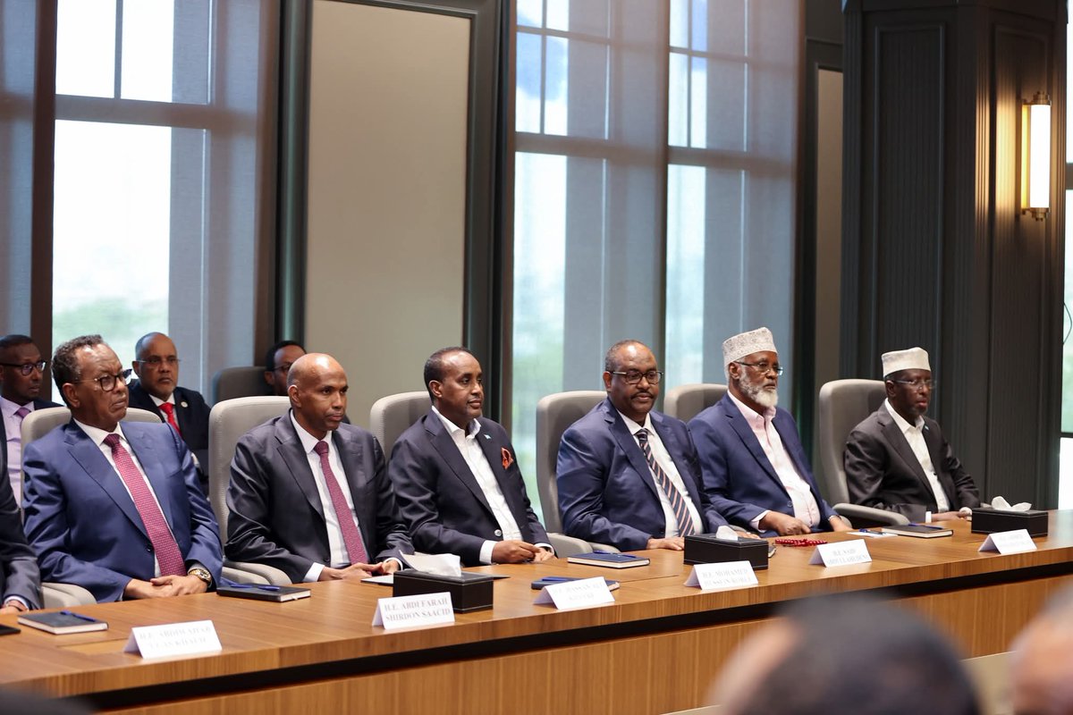 MBeekooz's tweet photo. Villa Somalia hosts talks between govt &amp; opposition on elections, counterterrorism, drought response &amp; national unity.
  #Somalia #Elections #Unity #DroughtRelief https://t.co/GUjH7dWP4Z