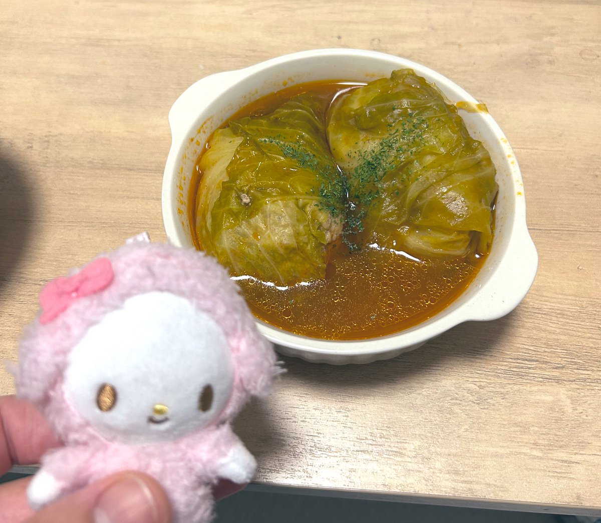 今日はジイ特製ロールキャベツ。

ペニワイピアノを添えて。