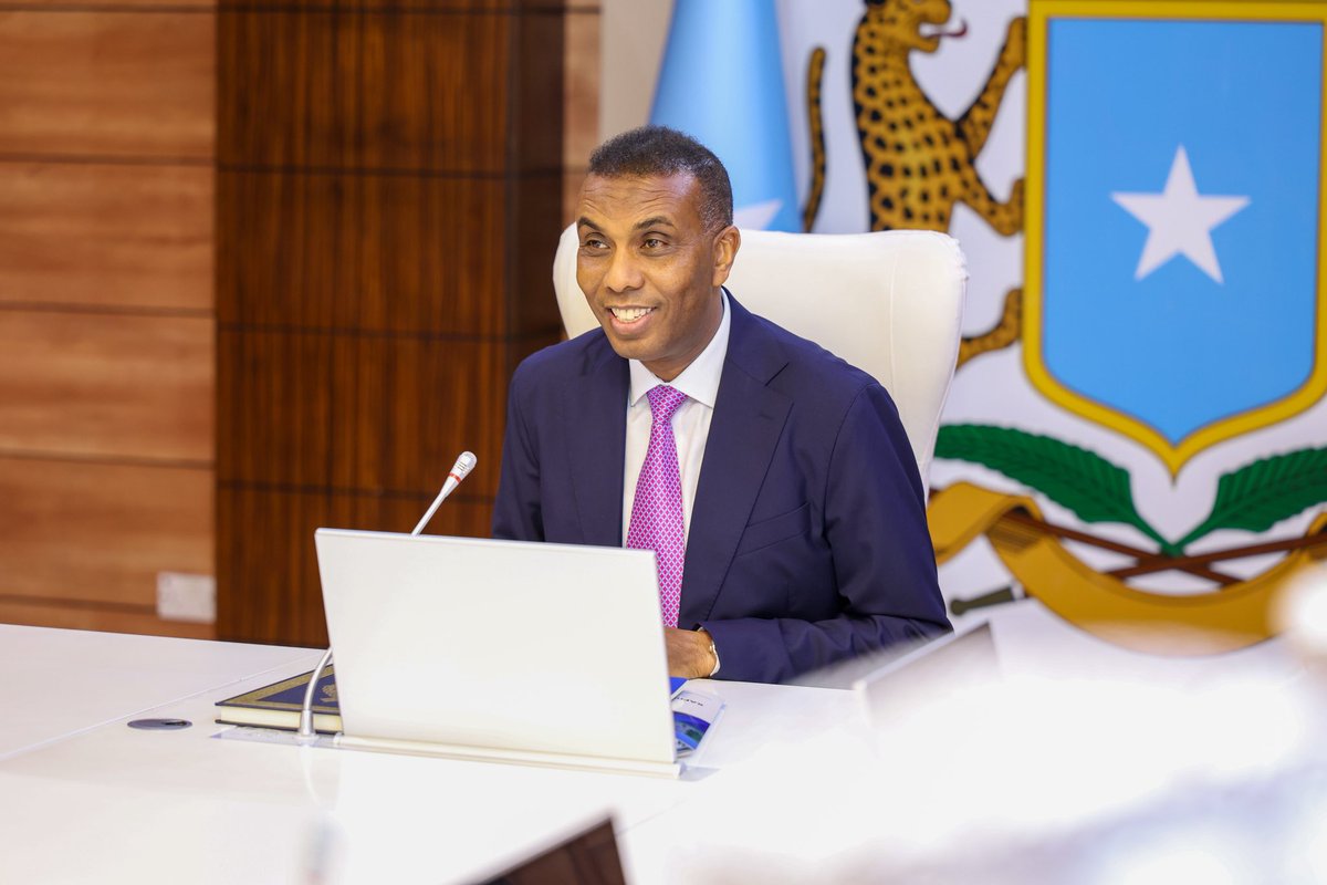 SONNALIVE's tweet image. Cabinet approves aviation safety crackdown and ratifies maritime conventions. The Council suspended non-compliant airlines, appointed Mr. Liban Abdi Igal as the new NCRI Commissioner, and adopted the National Policy on International Cooperation.
#Somalia #Cabinet #AviationSafety