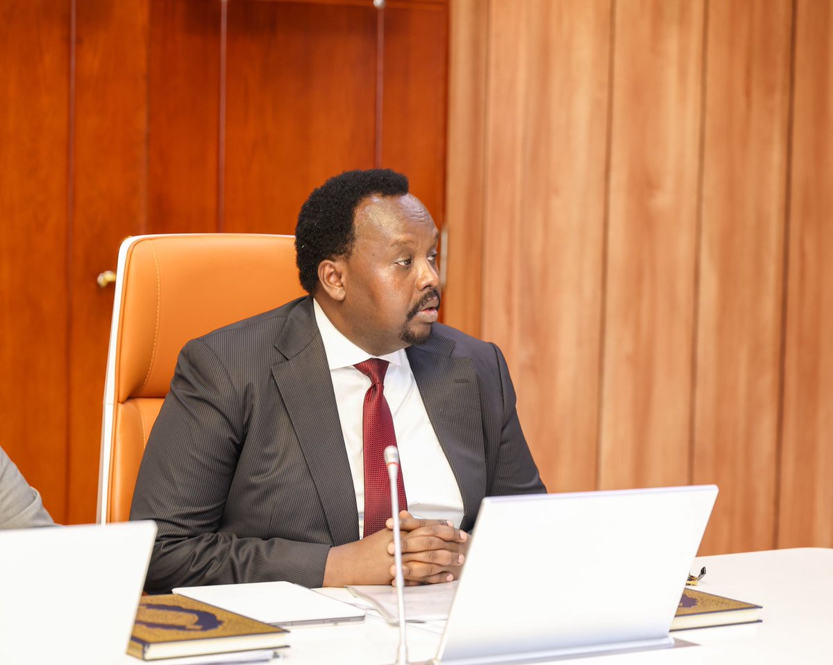 SONNALIVE's tweet image. Cabinet approves aviation safety crackdown and ratifies maritime conventions. The Council suspended non-compliant airlines, appointed Mr. Liban Abdi Igal as the new NCRI Commissioner, and adopted the National Policy on International Cooperation.
#Somalia #Cabinet #AviationSafety
