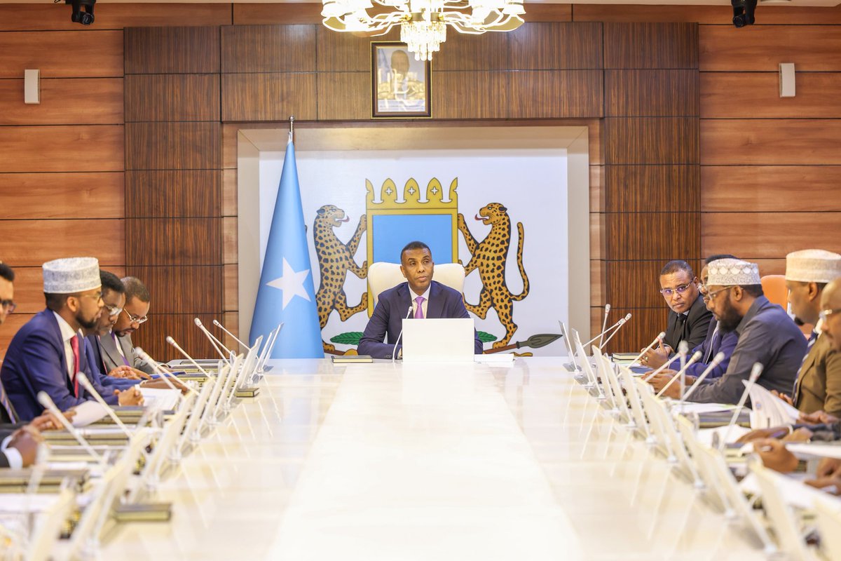 SONNALIVE's tweet image. Cabinet approves aviation safety crackdown and ratifies maritime conventions. The Council suspended non-compliant airlines, appointed Mr. Liban Abdi Igal as the new NCRI Commissioner, and adopted the National Policy on International Cooperation.
#Somalia #Cabinet #AviationSafety