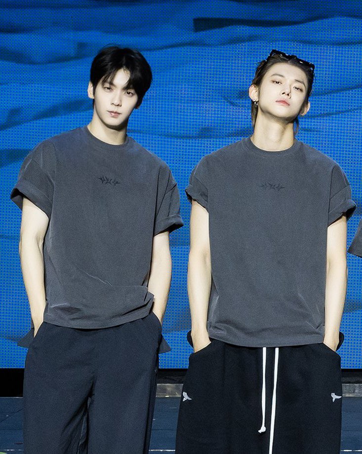 destrucache's tweet image. act: tomorrow backstage photos 🥹🥹