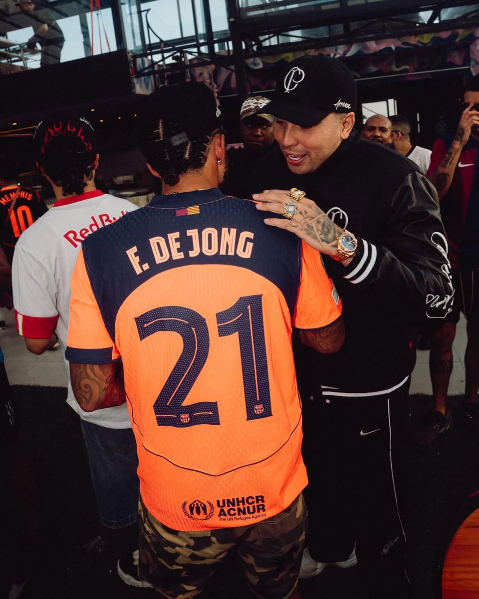 _PointDePenalty's tweet image. Memphis avec le maillot de Frenkie de Jong ✨
