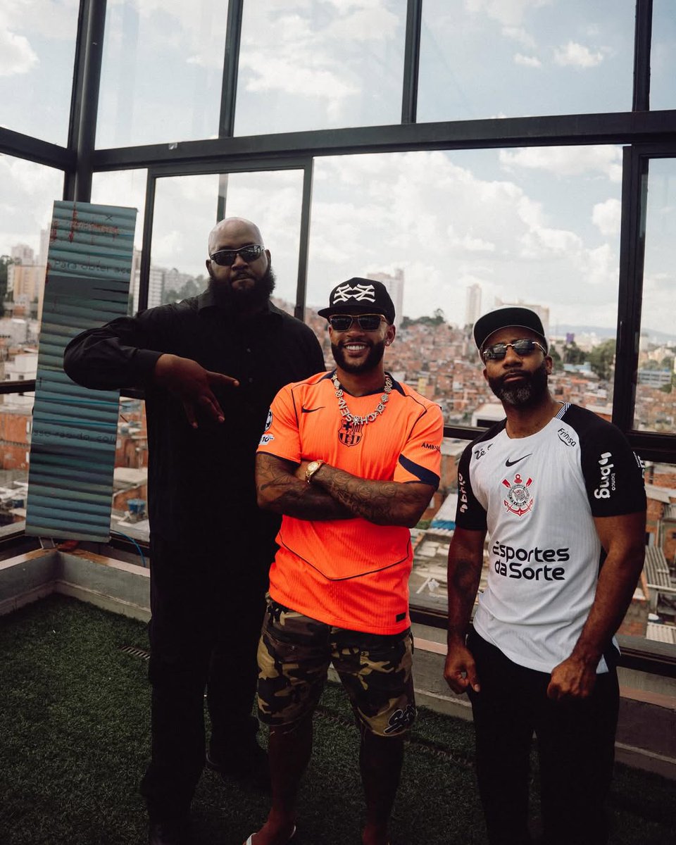 _PointDePenalty's tweet image. Memphis avec le maillot de Frenkie de Jong ✨