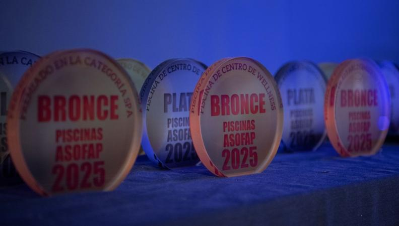 🏆 ¡Más de 175 candidaturas competirán en los Premios ASOFAP 2026!
24 medallas en 8 categorías premiarán las piscinas y spas más espectaculares de España.
🎉 Gala en Finca Astilbe. Entradas limitadas: ¡reserva ya!
asofap.es/blog/mas-de-17…