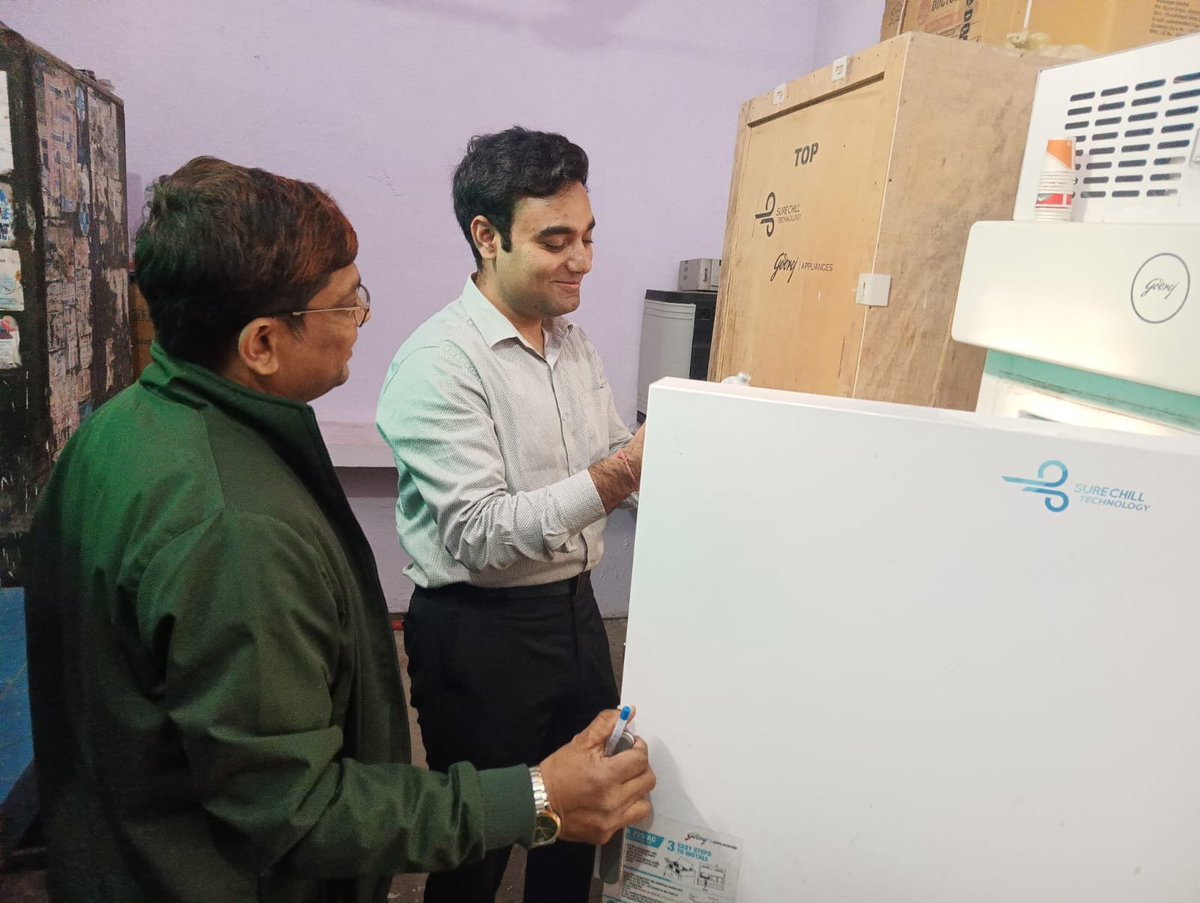 राजकीय पशु चिकित्सालय, विकास खण्ड गैण्डासबुजुर्ग का निरीक्षण कर औषधि उपलब्धता, टीकाकरण रजिस्टर एवं स्टॉक की समीक्षा की गई। आवश्यक दवाओं की उपलब्धता सुनिश्चित करने हेतु संबंधित अधिकारियों को निर्देशित किया गया। <a href="/UPGovt/">Government of UP</a> <a href="/CMOfficeUP/">CM Office, GoUP</a> <a href="/UpRuralDev/">ग्राम्य विकास विभाग, उत्तर प्रदेश</a> <a href="/DMBalrampur/">DM/DEO Balrampur</a>