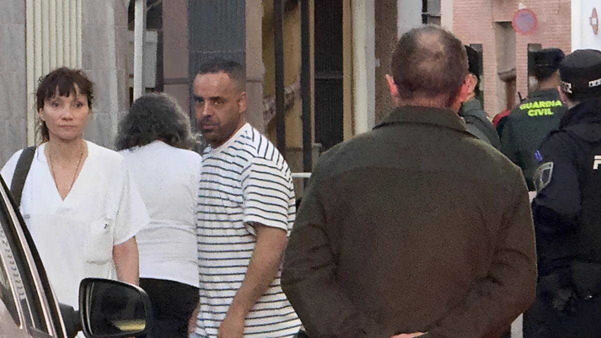 Este es Abdelkader, el argelino que ha degollado a su exmujer y su hija, ambas españolas y sordomudas, pese a contar con dos denuncias por maltrato y una orden de alejamiento.

Miles de estos van a entrar en España por la regularización masiva del Gobierno apoyada por el PP.