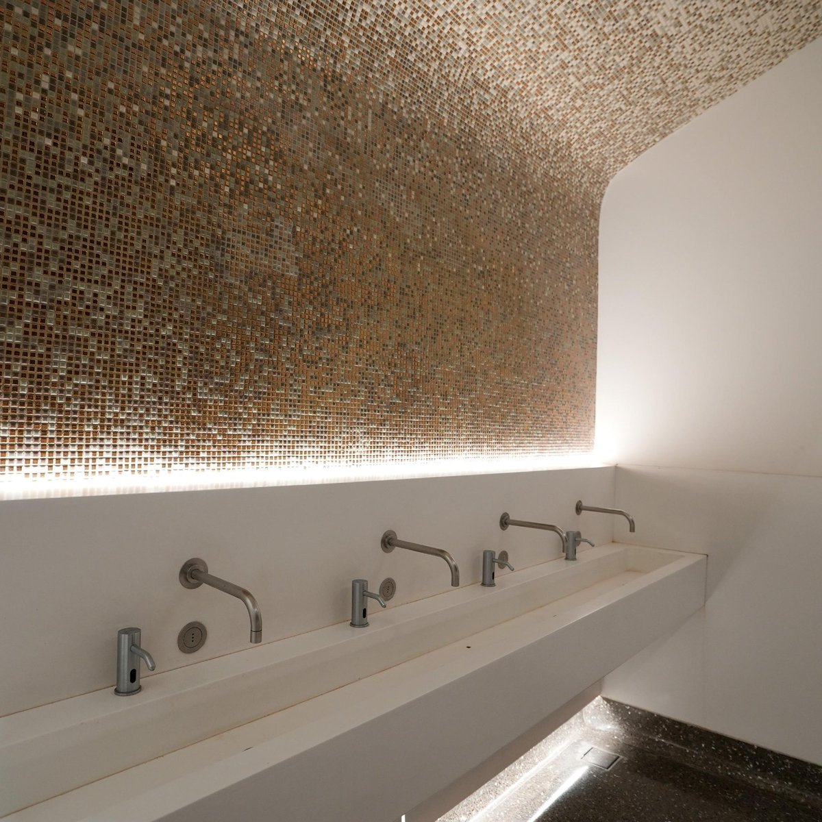 Qatar Rail tweet media