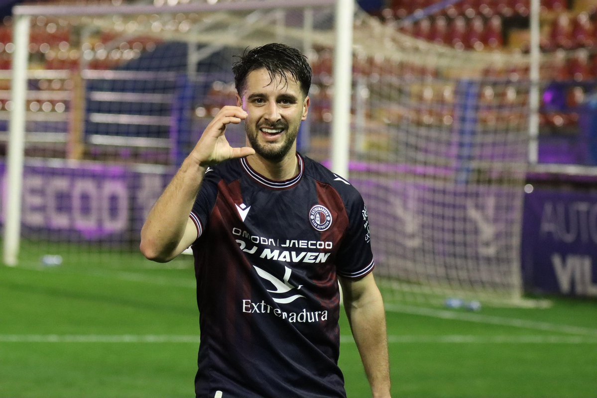 ⚽️ Segunda Federación 

🚀 𝐌𝐚𝐧𝐮 𝐑𝐚𝐦𝐢𝐫𝐞𝐳: 𝐠𝐨𝐥, 𝐚𝐬𝐢𝐬𝐭𝐞𝐧𝐜𝐢𝐚 𝐲 𝐟𝐞𝐥𝐢𝐜𝐢𝐝𝐚𝐝 𝐞𝐧 𝐞𝐥 𝐅𝐫𝐚𝐧𝐜𝐢𝐬𝐜𝐨 𝐝𝐞 𝐥𝐚 𝐇𝐞𝐫𝐚

🟦🟥El Extremadura firmó una contundente victoria por 3-0 ante el Atlético Antoniano que lo impulsa hacia la zona alta de la