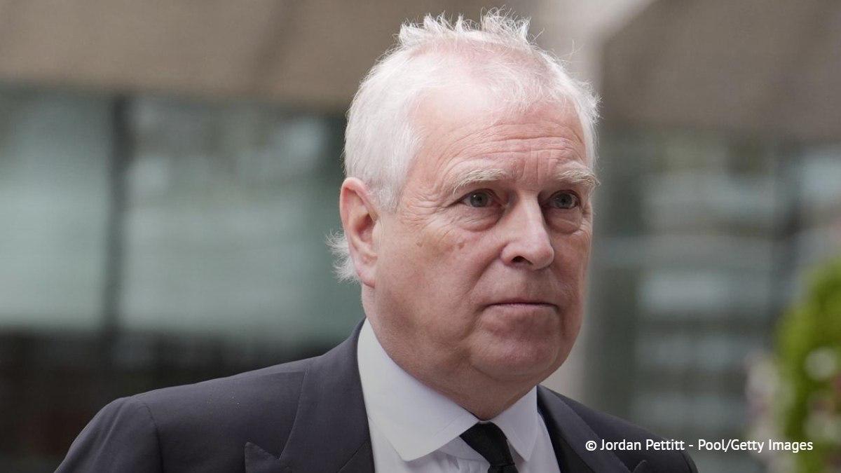 🚨#ULTIMAHORA #AHORA 🚨
DETENIDO EL CORRUPTO Y PEDÓFILO EL EX "PRÍNCIPE" ANDRÉS. 

🇬🇧 Andrés Mountbatten-Windsor, hermano del rey Carlos III de Reino Unido, fue detenido por sospechas de abuso de poder en medio de la investigación de sus vínculos con el financista pedófilo