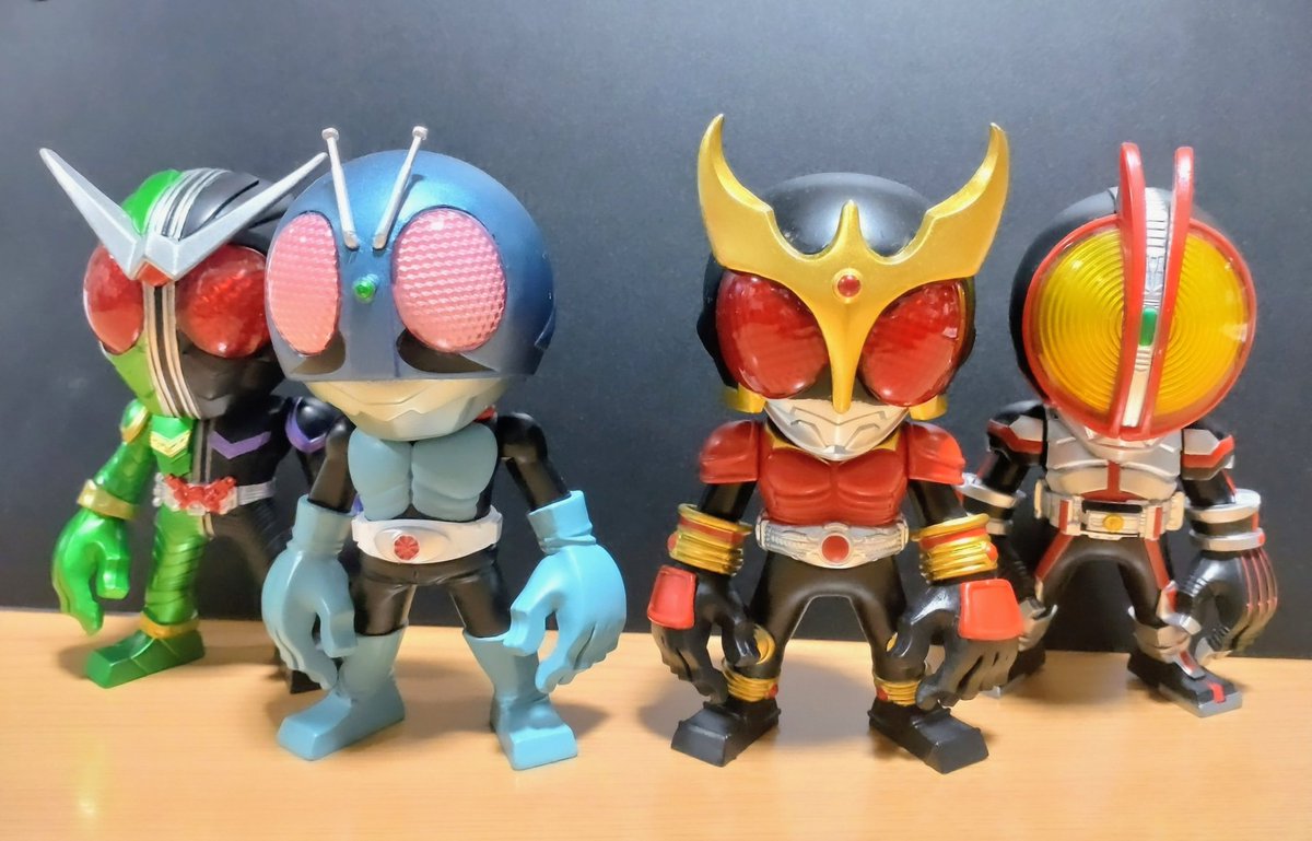Capt_frog2124's tweet photo. どうしてもコンプしたくて探し回ってやっと揃いました✨️
私にとって1号は永遠のヒーローだけど、クウガもファイズもWもやはりカッコいい😳
他のライダーも発売されることを切に願います🙏
#TOUMA
#POWERKNUCKLE
#仮面ライダー https://t.co/dkmHiprdOl
