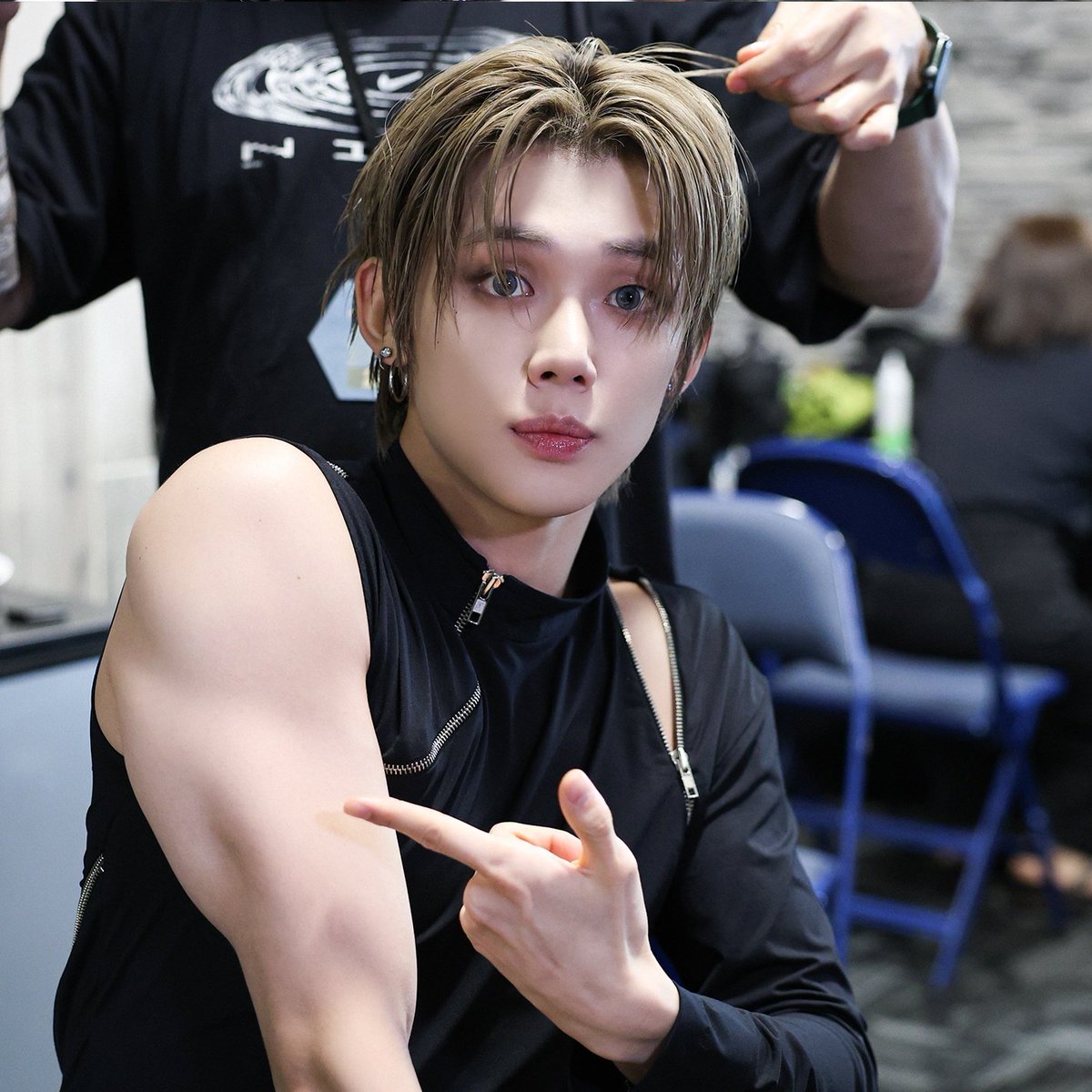 근육 자랑하는거 한결같아서 웃음을 멈출수가 업