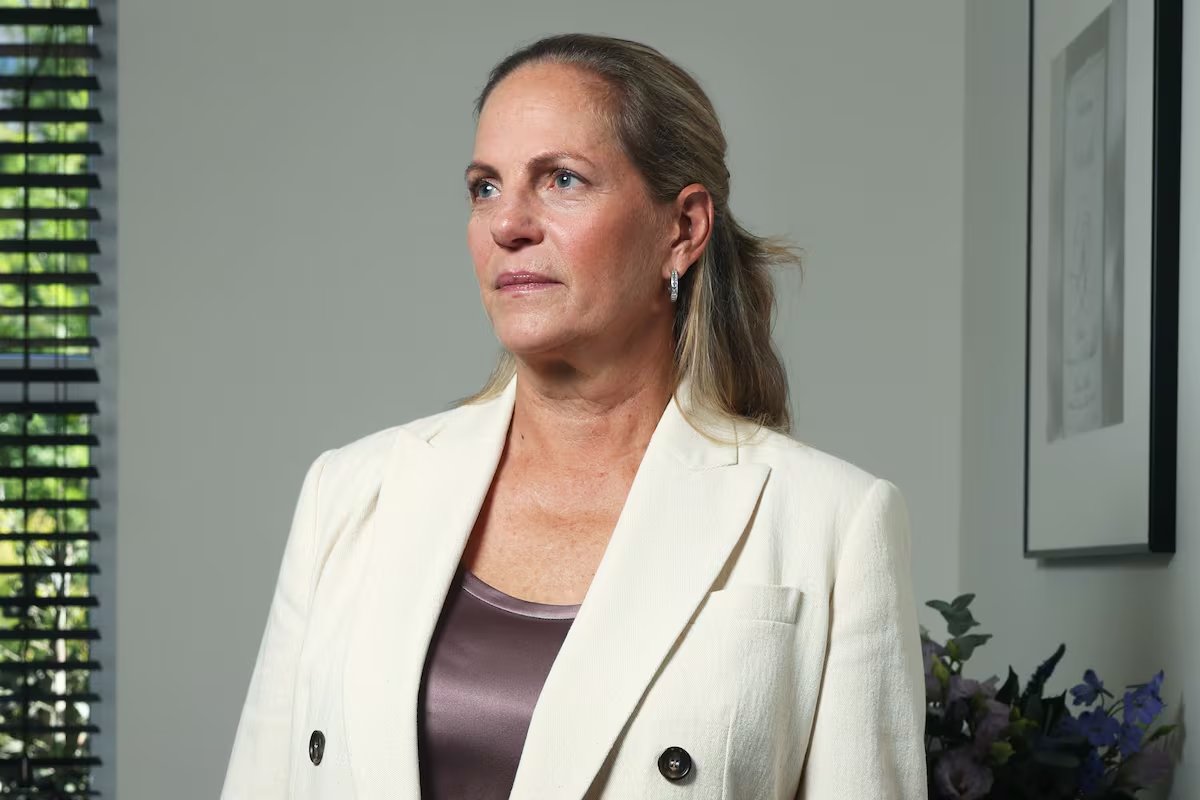 A 2015 email exchange shows Ariane de Rothschild and Epstein discussing closing a deal, referencing a “45.5” penalty, legal costs, and totals “all less than 80.” 

The thread also mentions reviewing Rockefeller, hiring an “asset woman,” beginning a “family plan,” and looking for