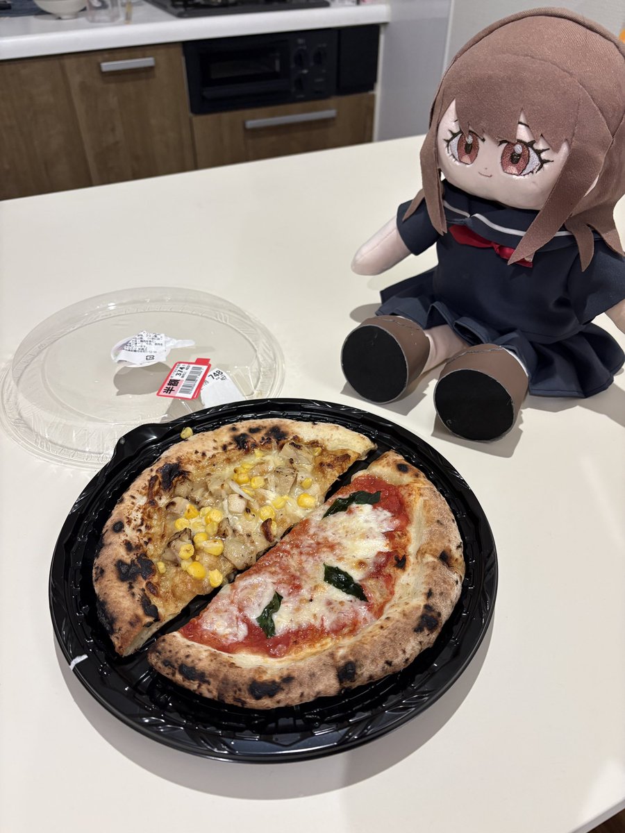 わぁ！これが伝説の20時近くになると買える半額のピザだね！