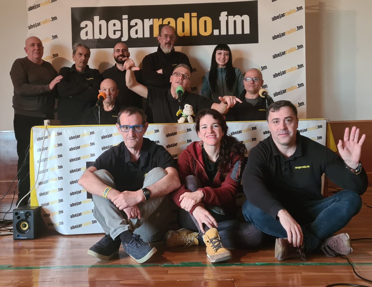 AbejarRadio's tweet photo. NUEVO PROGRAMA DE ABEJAR RADIO SOBRE LA RED DE HUERTOS ESCOLARES DE ZARAGOZA.

Si te perdiste el programa de ayer aquí te lo dejamos,un programa en el que entrevistamos a Blanca de la Red de Huertos Escolares de Zaragoza.

https://t.co/aX7YXTdrs8? https://t.co/Hu6LkGrnTi