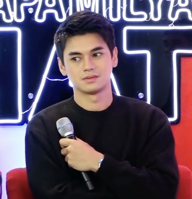 Top spot kayo yan yeheeyy

DUSTIN SA KAPAMILYA CHAT