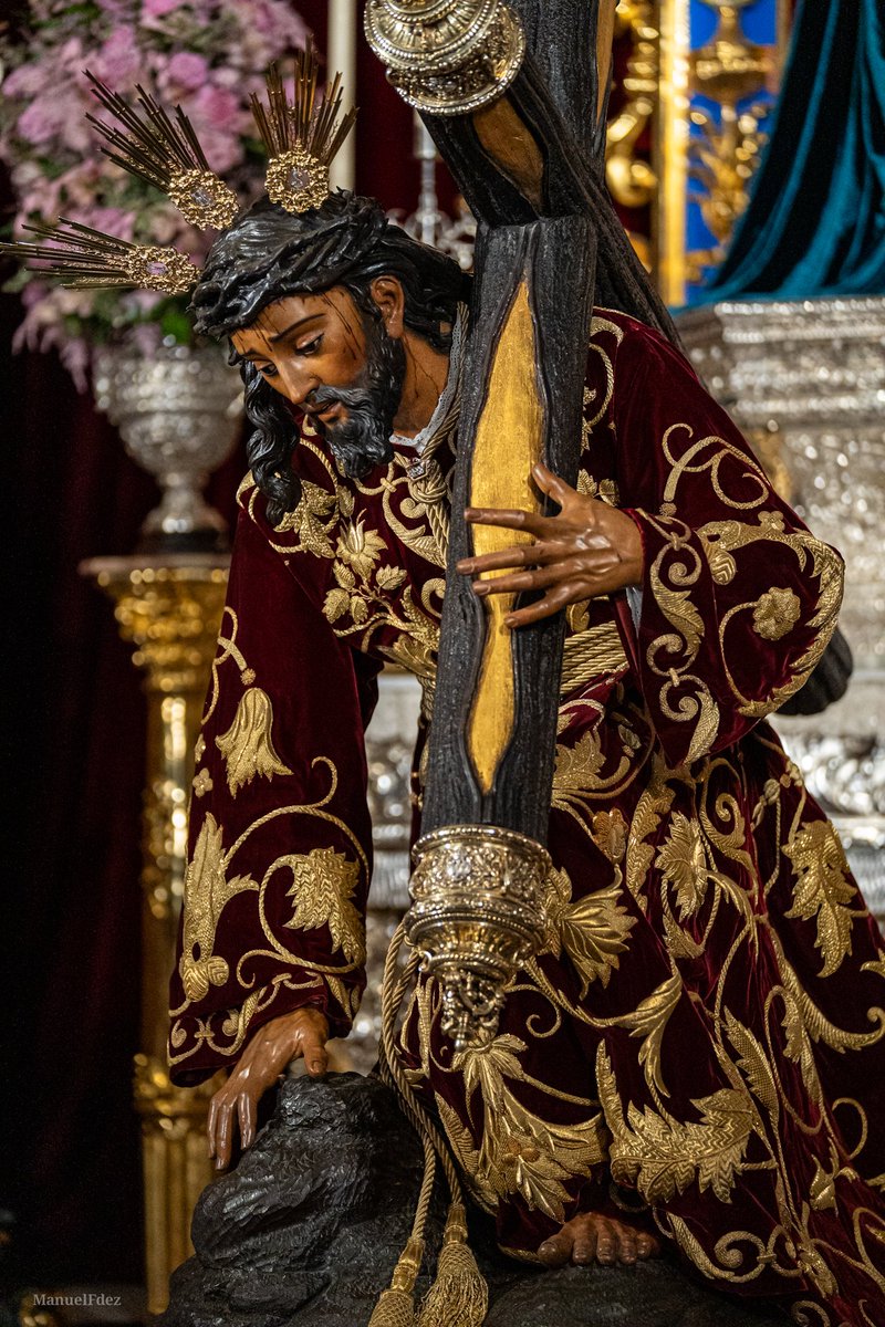 Besamanos en la Calle larga. 

<a href="/EspDeTriana/">Esperanza de Triana</a> <a href="/3Caidas_Triana/">Tres Caídas de Triana</a>