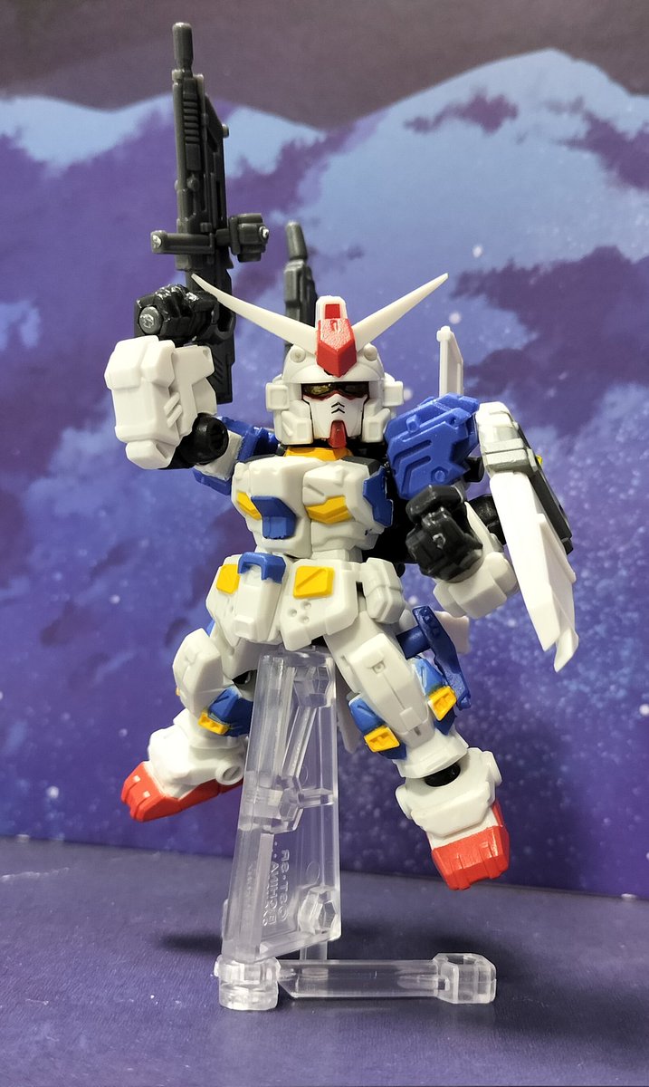 paddycentral1's tweet photo. アンサンブルのFAガンダム7号機を短足化！
まあ短足化とか言いながら単純に膝関節を3ミリ棒に変えただけですが…
少しはすらっと感が減った気が…
SDガンダムに膝可動は無くてもOK派なので無加工で短足化できていいね！ https://t.co/Y7X4x8iklp