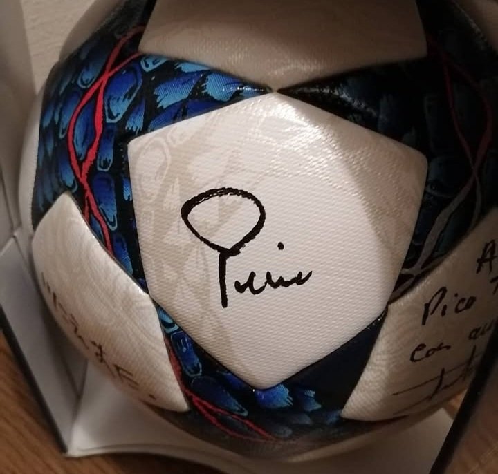 木梨憲武さんの書いたペレのサイン入りFIFA公認サッカーボール。 #軽