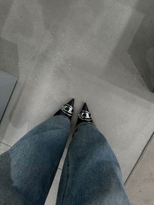elanmood's tweet photo. jeans with heels>> https://t.co/isuIqAFdTF