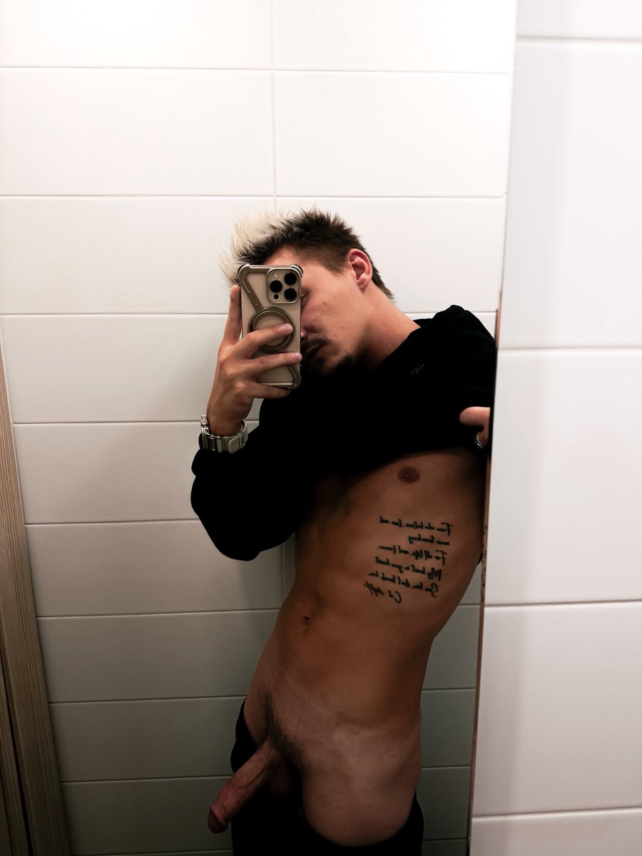 Всем отличного #нюдсочетверг 
Давайте с кайфом его встретим 😈