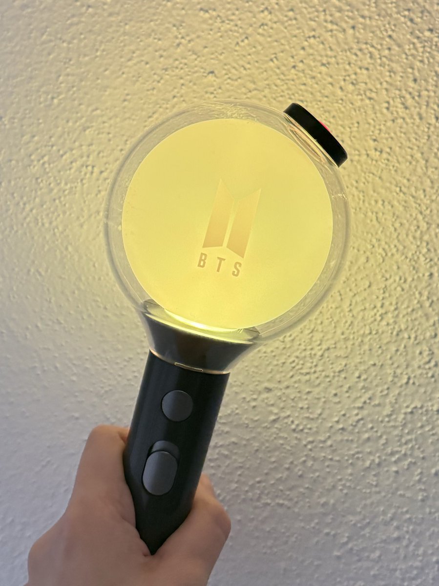 7starself's tweet photo. BTS Lightstick Army Bomb Mots SE (pcsiz)

İki konserde kullanıldı 
Kullanıma bağlı izler vb olabilir foto video atarım 
Sorunsuz çalışıyor

1700₺
Şapkalı 1900₺

🔖 #btssatış @BTSARMYtakas @peacrry @kpoptrdsell @trpctakas @kpoptakassat @bangtansatis @bangtantakas  @btsatistakas https://t.co/eGRO3Q0Vvb