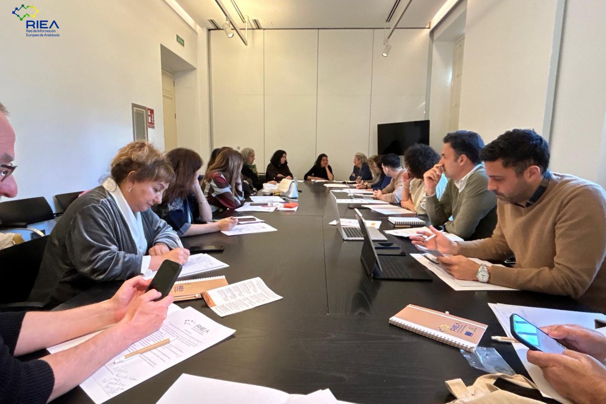 Ese mismo día, tuvo lugar también la 85ª reunión de la Red de Información Europea de Andalucía... Juntos seguimos colaborando para que Europa esté más cerca de todos/as vosotros/as.⭐🫂