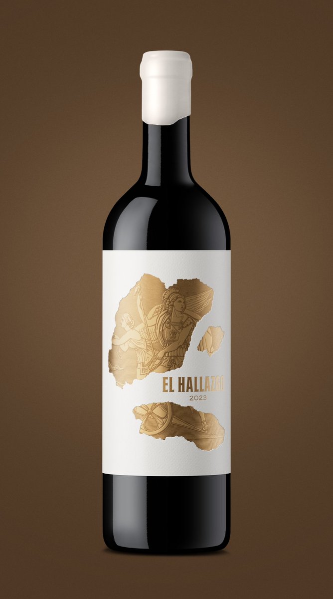 packagings's tweet image. El Hallazgo #winelabel - A refined white cotton paper overlays a metallic base, using material contrast as an archaeological metaphor.

packagingoftheworld.com/2026/02/el-hal…

#labeldesign by Sutil