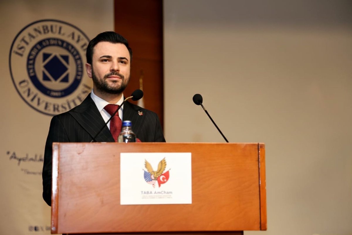 TABA Academy çatısı altında, İstanbul Aydın Üniversitesi iş birliğiyle gerçekleştirdiğimiz TABA TALKS Konferansı’nın sunuculuğunu Dr. Öğr. Üyesi Murat Adil Salepçioğlu ile birlikte TABA-AmCham Executive Director’ü olarak üstlenmek benim için ayrıca anlamlıydı.