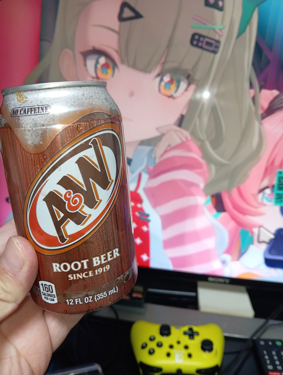 kozy010510's tweet photo. これもらって初めて飲んだけど
病院の味がするw

なんて言うか病院内の匂いの味？
湿布か包帯みたいな
なんやこの飲み物w
 #rootbeer https://t.co/sToTb5NoNW