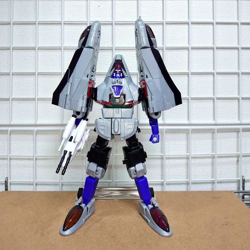 タイムロボαとタイムロボβへ。 プロポーションはどちらも良い。 可動