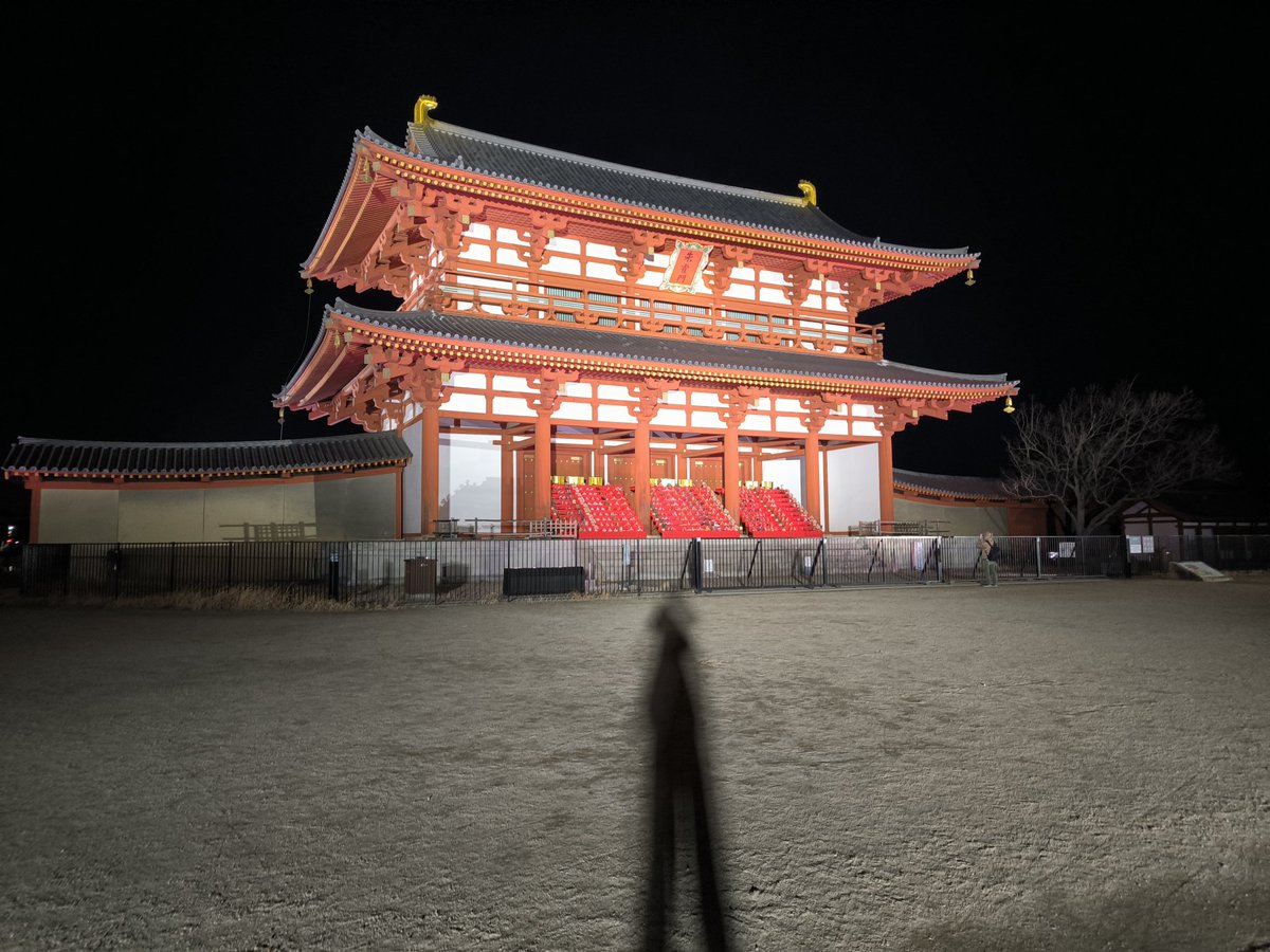 SukePoka's tweet photo. 彩華ラーメンも行ったんだけど写真撮り忘れた
めっちゃ美味しかった
代わりに夜の朱雀門でも置いときます https://t.co/PHX9t2KCMc