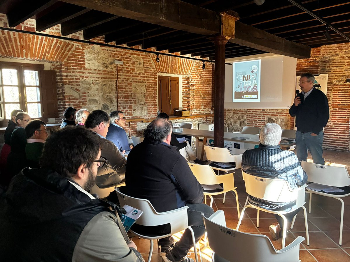 LifeIPDuero's tweet image. Comienza la jornada de medición de nitratos en el Molino de Arévalo 💧

Unas 55 personas participan hoy en esta sesión para analizar resultados y hablar de fertilización y gestión del agua en la cuenca del Duero.

#LifeIPDuero #Nitratos #Agricultura #Arévalo