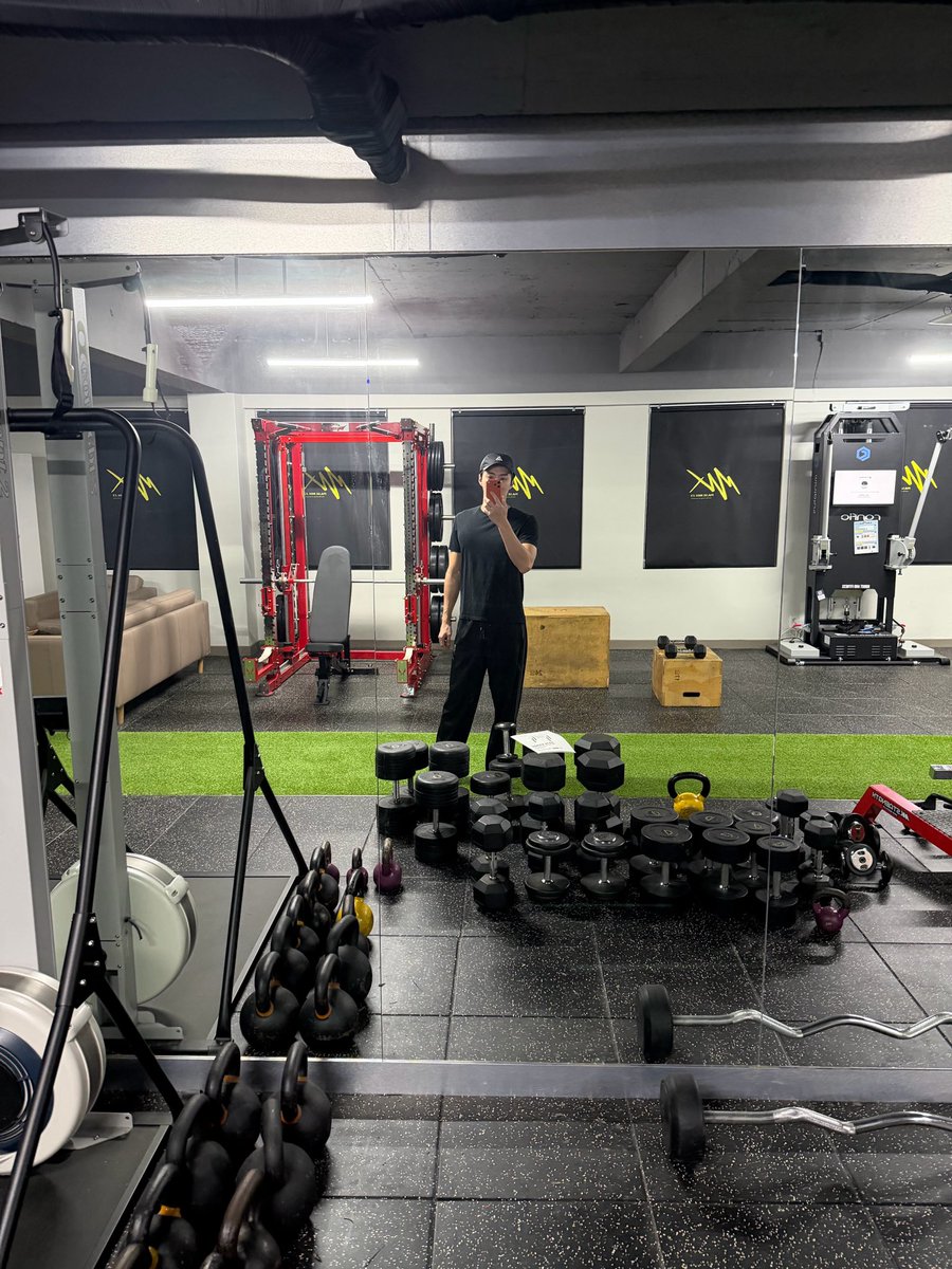 260219 🐥🧼💌 #세훈버블 

Sehun just sent a mirror selfie in the gym! 🤳🏻

“Heave-ho/hup (cute onomatopoeia to describe the sound made when exerting force or making a movement)”