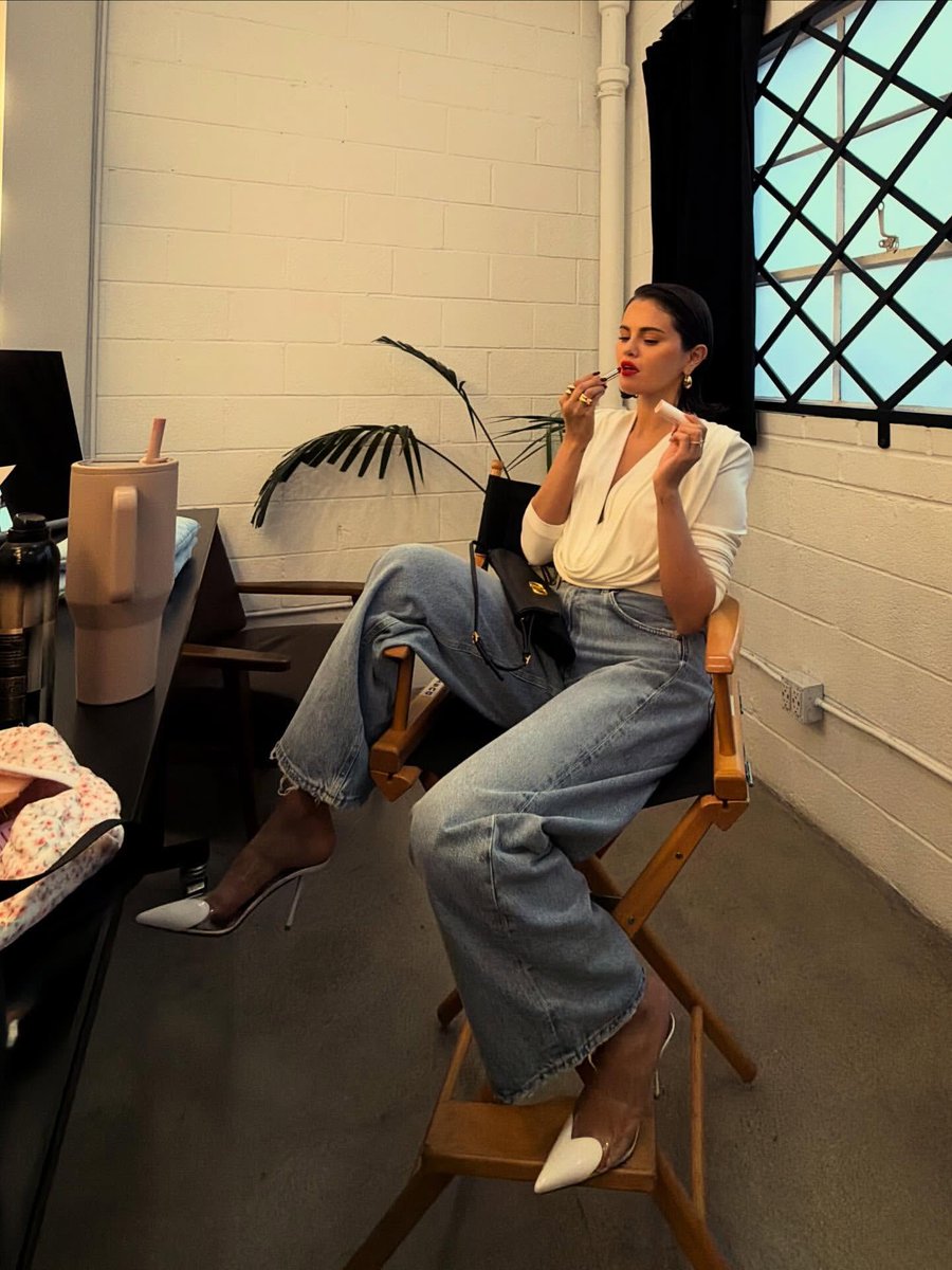 SGomezNewsCOMs's tweet photo. Selena Gomez via Instagram 

“randoms” https://t.co/dHVR3eKr5Y