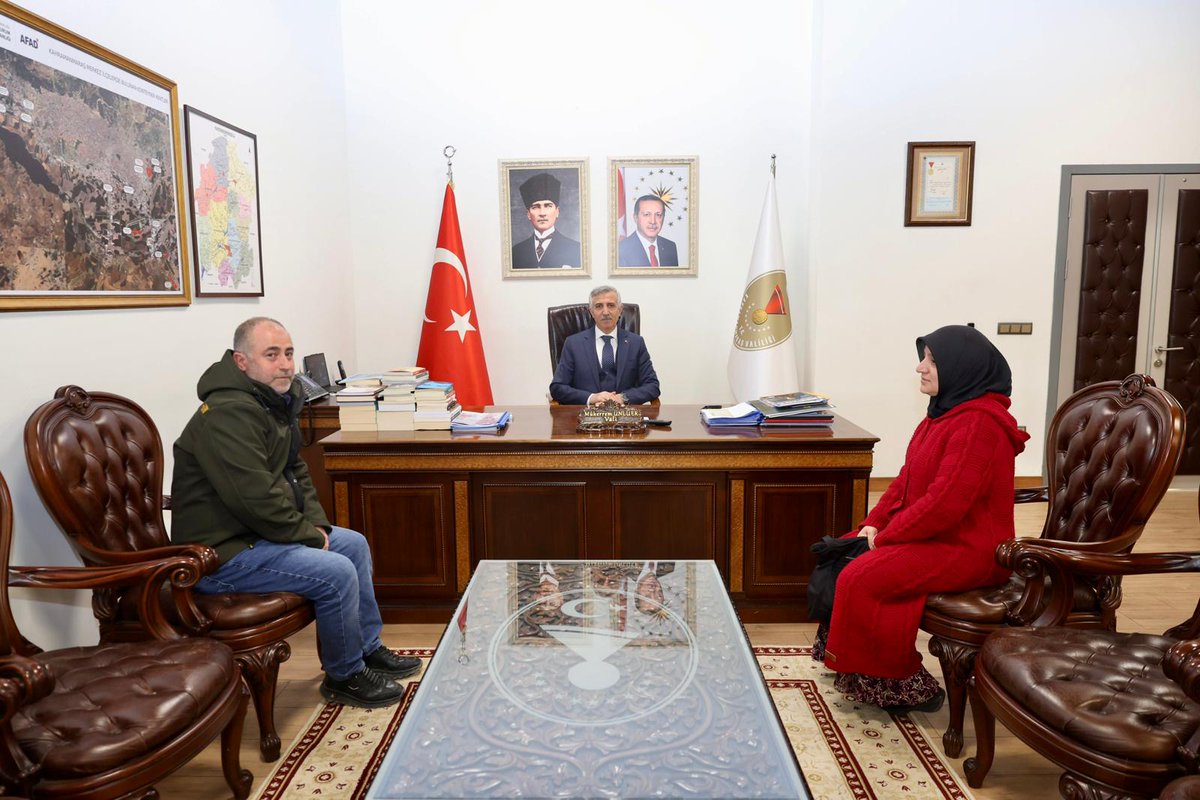 TCkahramanmaras's tweet photo. Valimiz Mükerrem Ünlüer, misafirlerimiz Muzaffer Kale ve eşi Sultan Kale’yi makamında kabul etti. https://t.co/n6cDGeQiPr