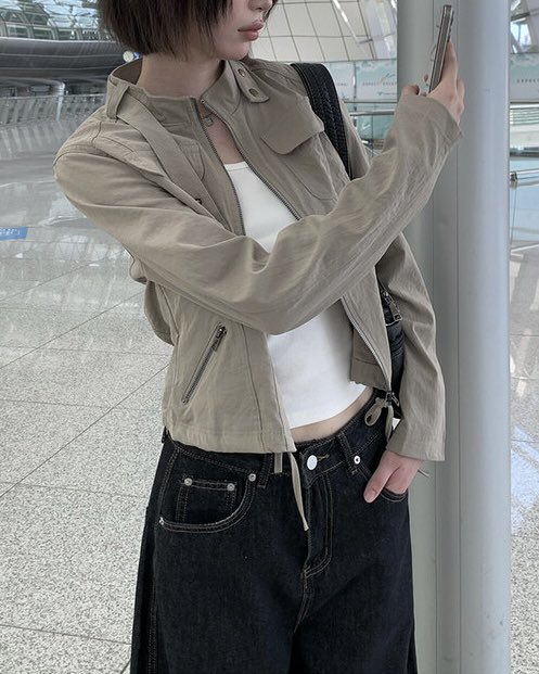 eunnko's tweet photo. 이 자켓 넘 예쁨...
봄에 막 걸쳐주기 좋을듯 와이드 팬츠랑 입어도 예쁜데 스커트에도 잘 어울릴 것 같아 https://t.co/9nklCZcNzG
