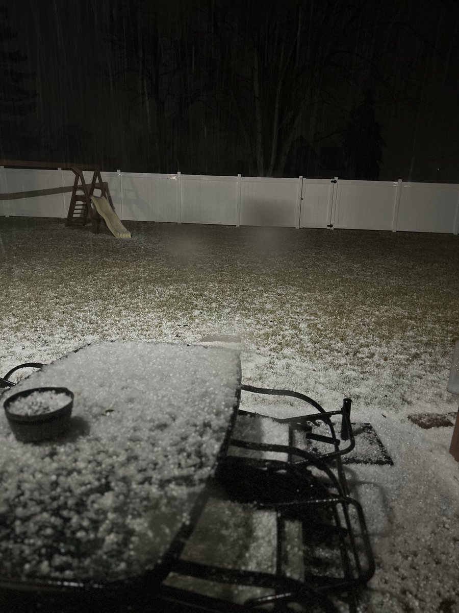 BennEwald's tweet photo. Hey @ryanhallyall ,thought the storms weren’t supposed to start til this afternoon? 😜 Good little set of hail storms here in Ft Wayne this morning. https://t.co/YitauINuNN