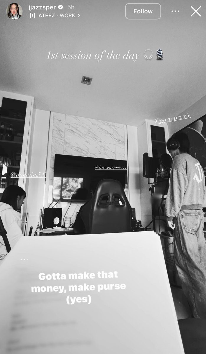 เอ้ย พ้อกสีอัดเพลงอีกแล้วหรอ ๆๆ