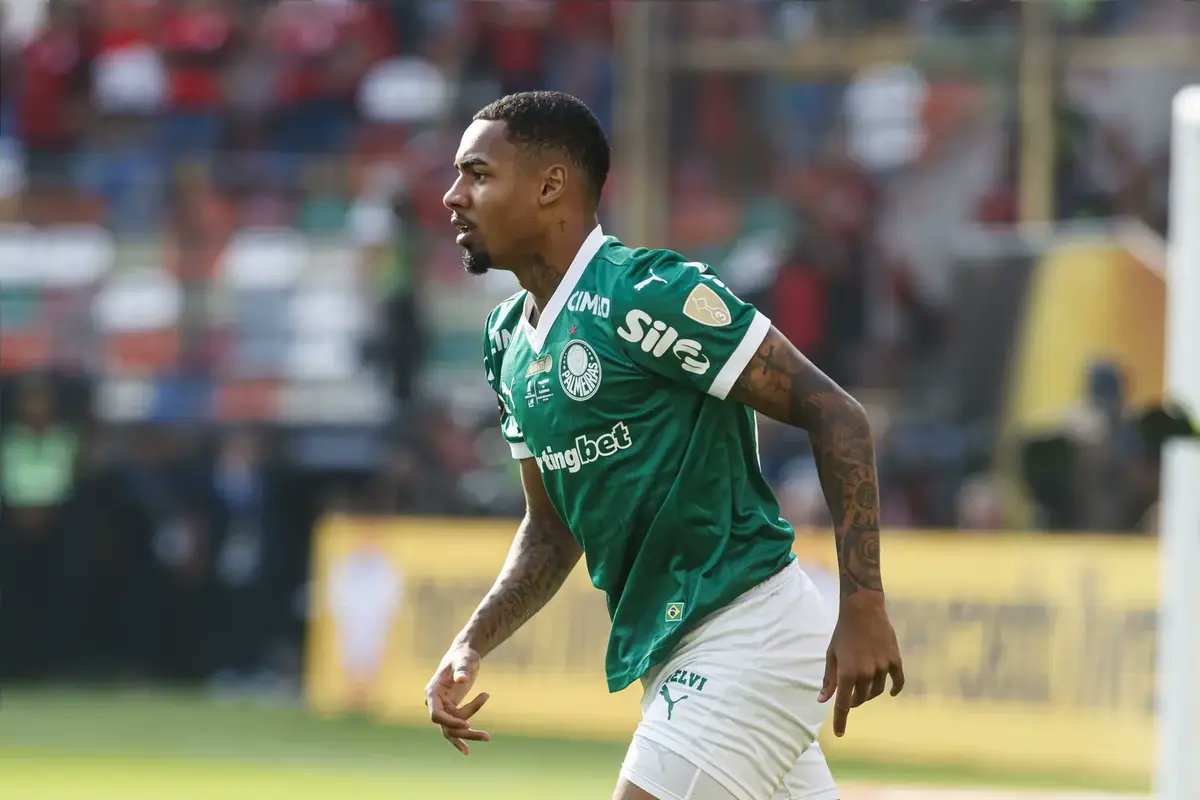 🚨 | <a href="/robsonmorelli/">Robson Morelli 🇧🇷 📚 ⚽️ 🇮🇹 🎥</a>: Liverpool are close to agreeing a deal with Palmeiras for midfielder Allan Elias.

The Brazilian side are pushing for a package that could reach €35m (£30m), including performance-related bonuses. A deal could be closed in weeks.