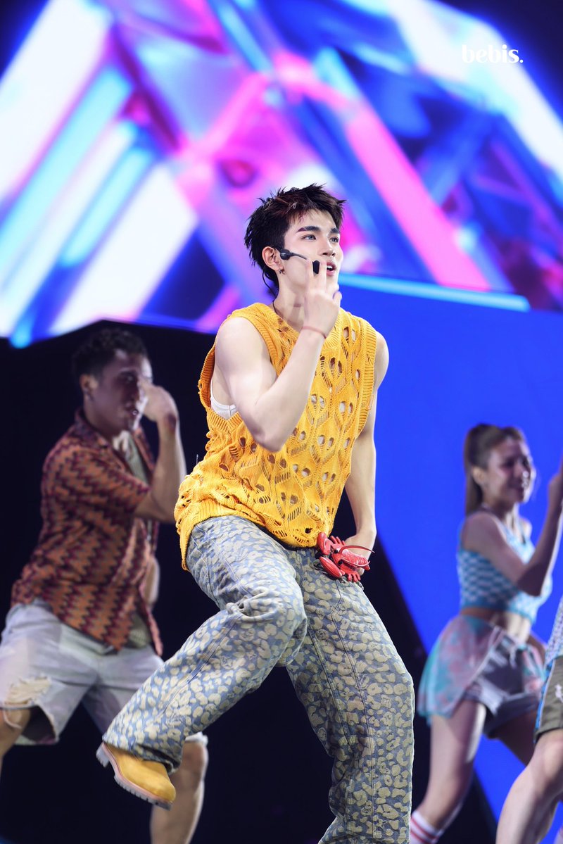 น้องเสื้อเหลือง🌼🐥🐝

FOURTH BORN TO BE ARTIST
#RISERCONCERTD3 
#fourthnattawat <a href="/tawattannn/">FOURTH</a>