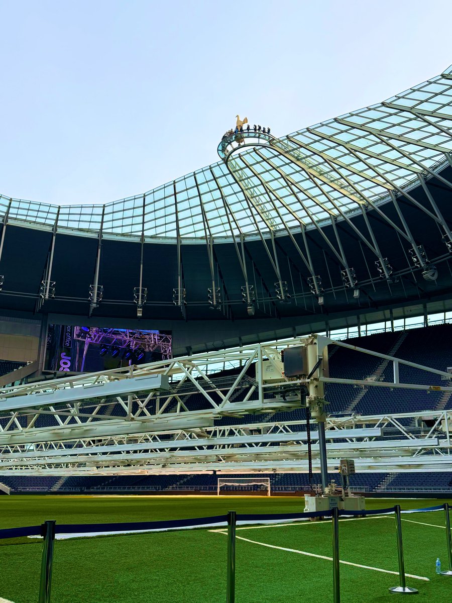 ....S e z z y…. tweet media